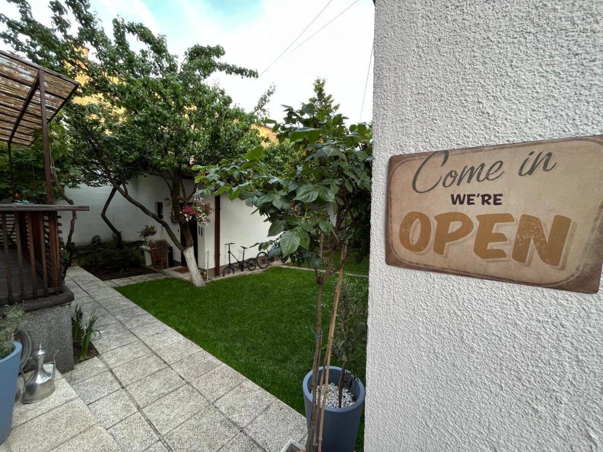Apartments Music, Garden And Parking サラエヴォ エクステリア 写真
