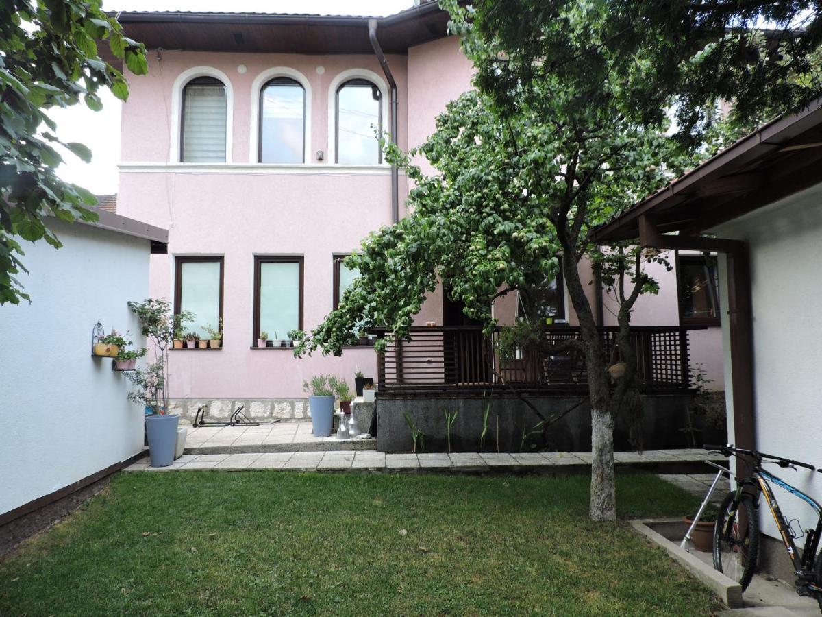 Apartments Music, Garden And Free Parking サラエヴォ エクステリア 写真